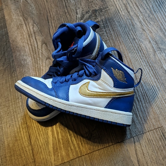 boy jordan 1s